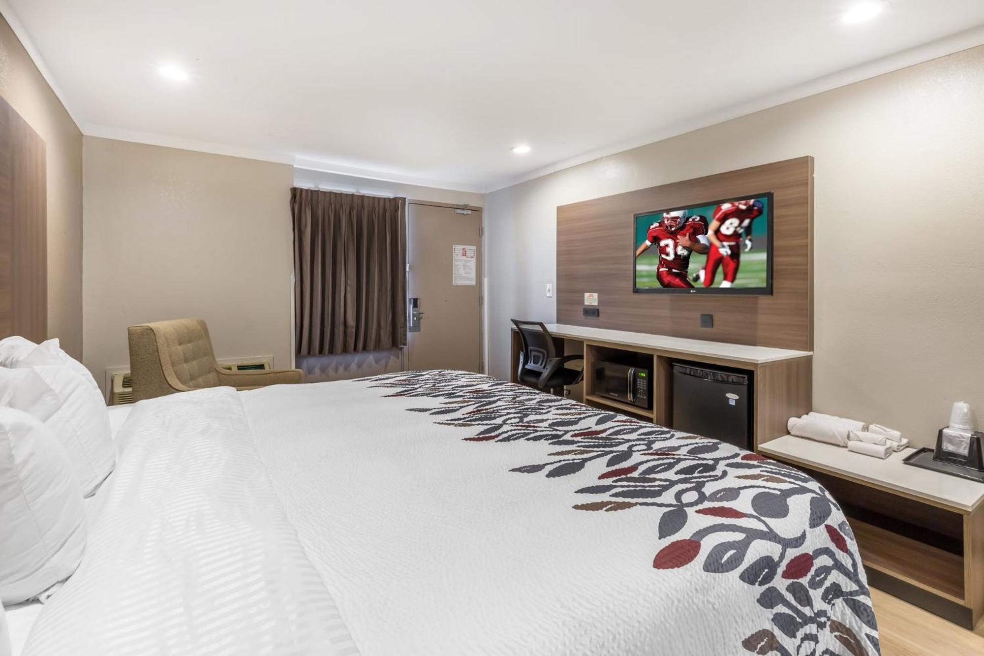 Red Roof Inn Raleigh Northeast - Downtown Bagian luar foto