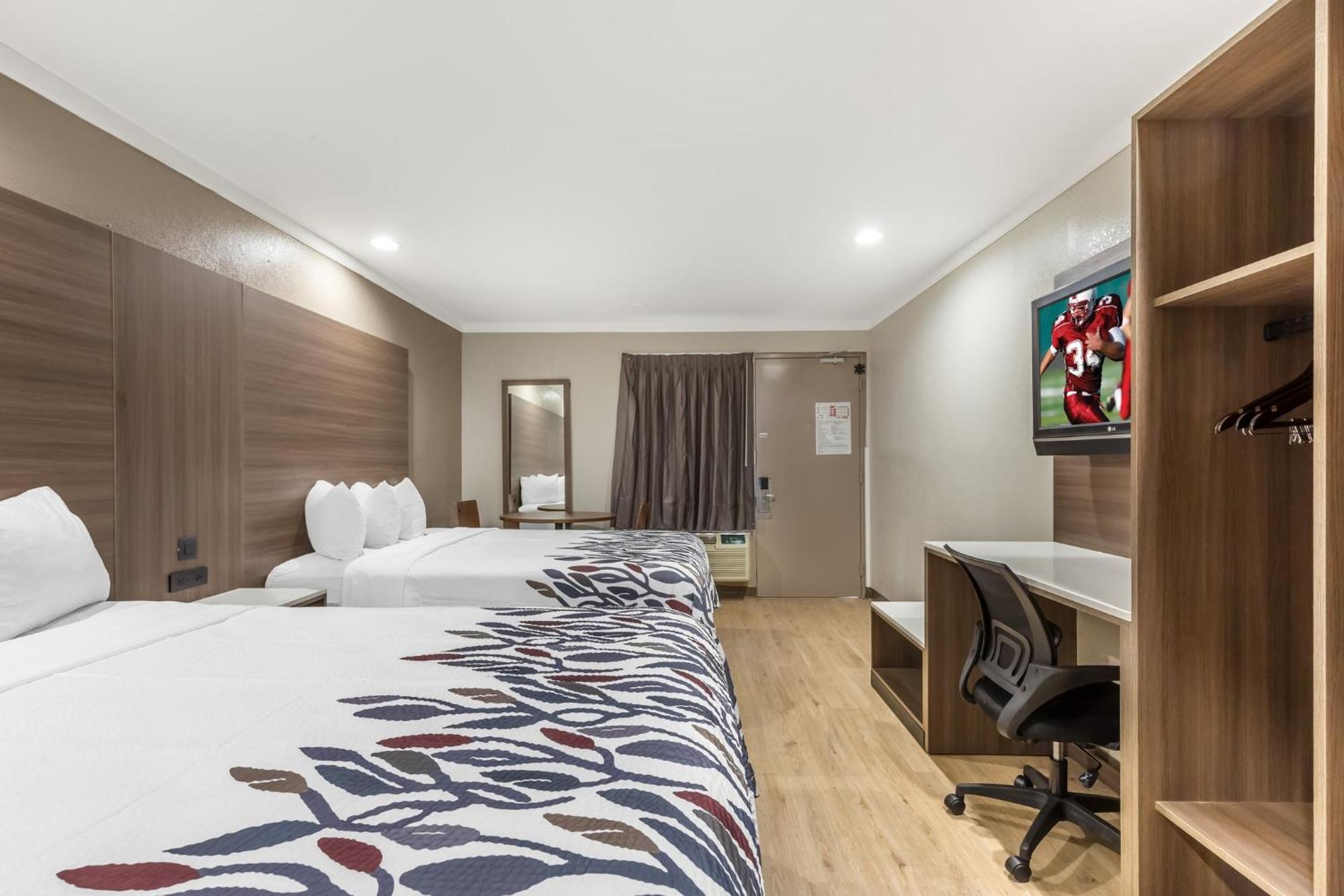 Red Roof Inn Raleigh Northeast - Downtown Bagian luar foto