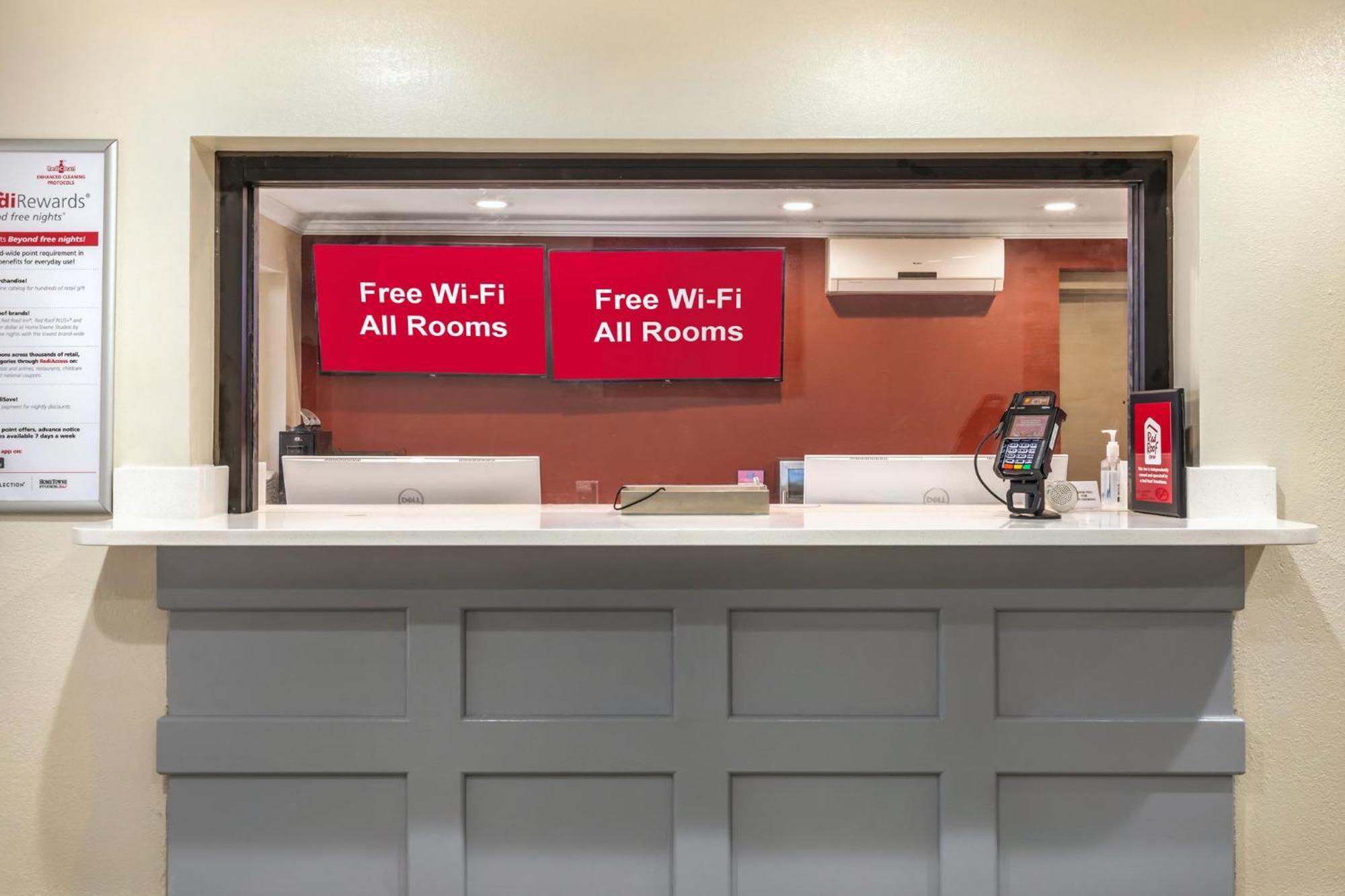 Red Roof Inn Raleigh Northeast - Downtown Bagian luar foto